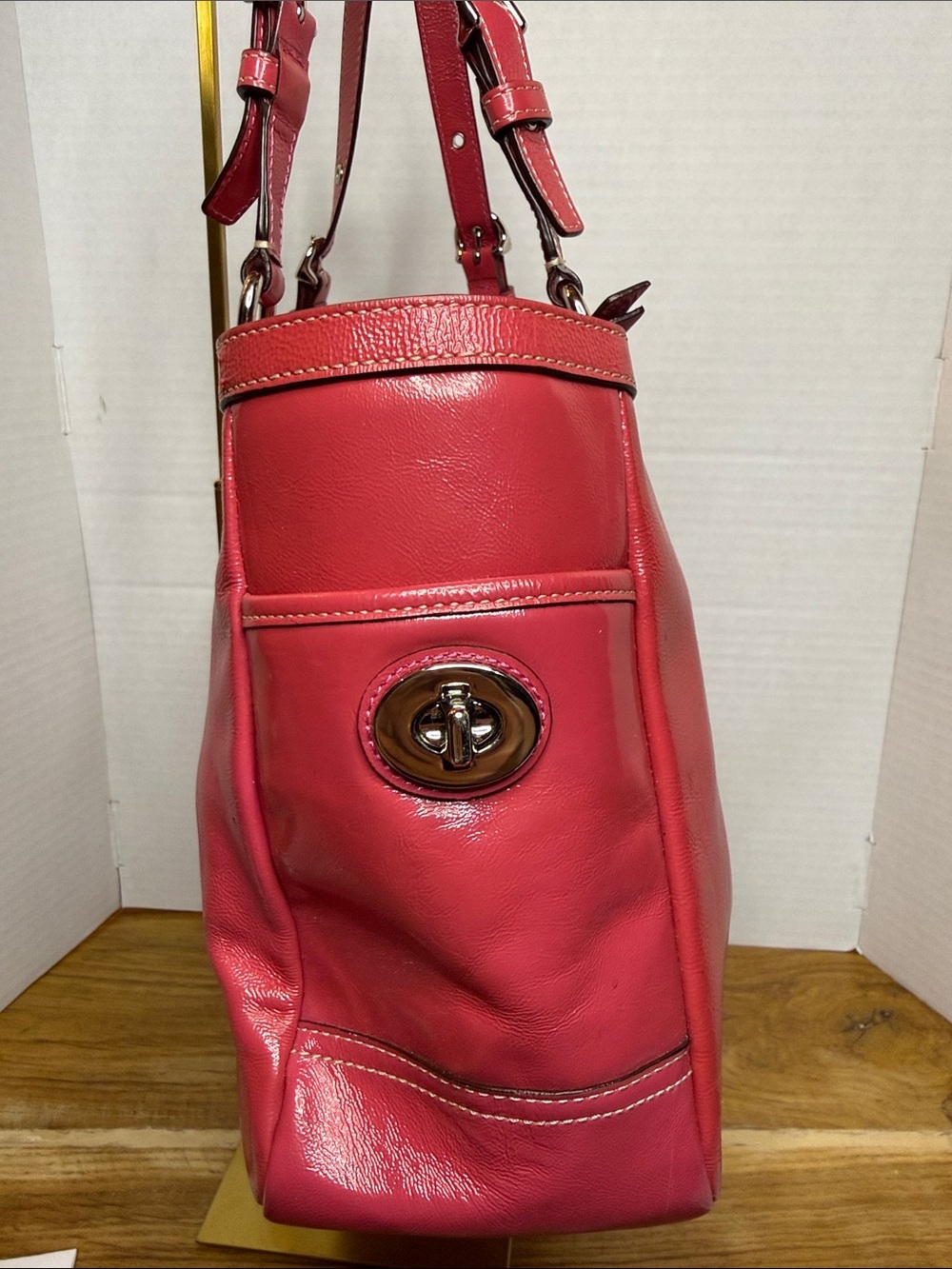 🩷Coach F13761 Hot Pink Patent Leather Tote Bag🩷 with Charm 🔥COA included - Picture 4 of 16